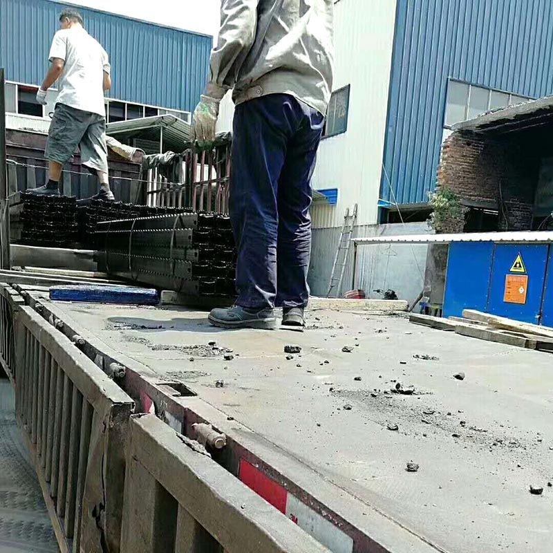 金属顶梁