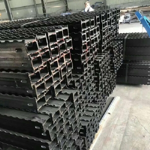 金属顶梁