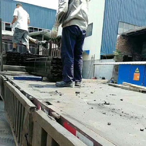 金属顶梁